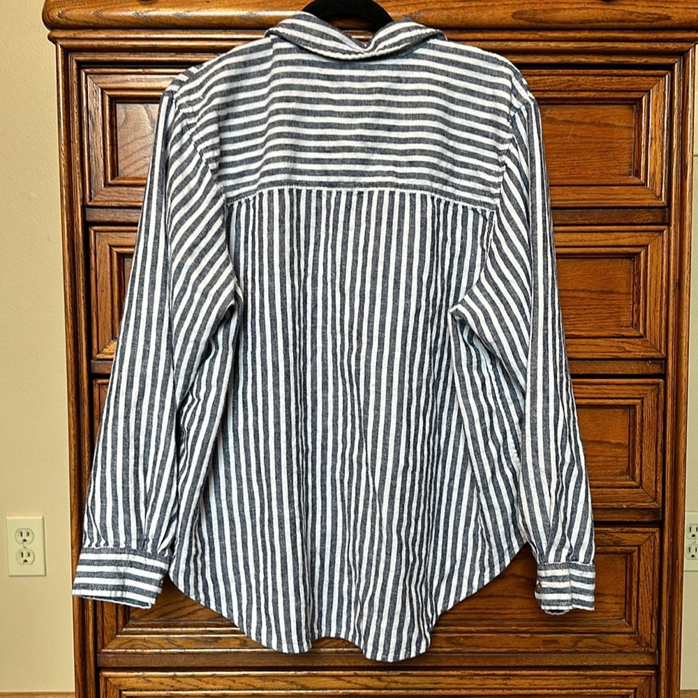 Universal Thread Relaxed Fit Button Down Shirt - image 7